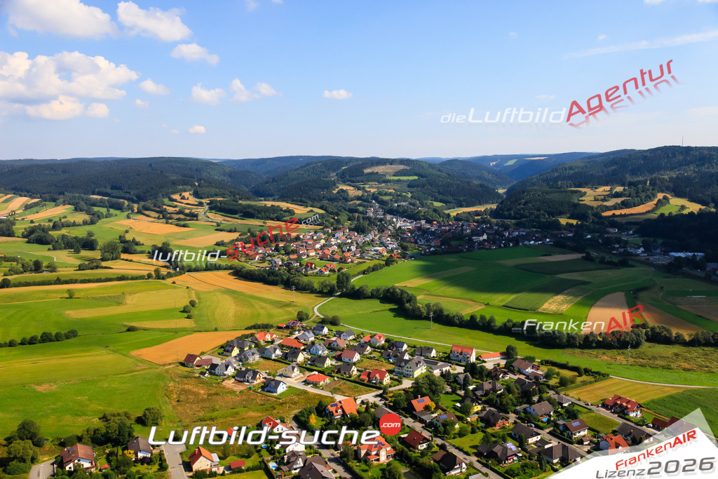 Die Luftaufnahme der Stadt Pressig wurde vom UL-Flugzeug heraus erstellt ( keine Drohne )- hohe Auflösung für beste Qualität