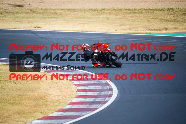 MaZZes_FotoMatrix_220625_2203 | PROSUPERSTOCK