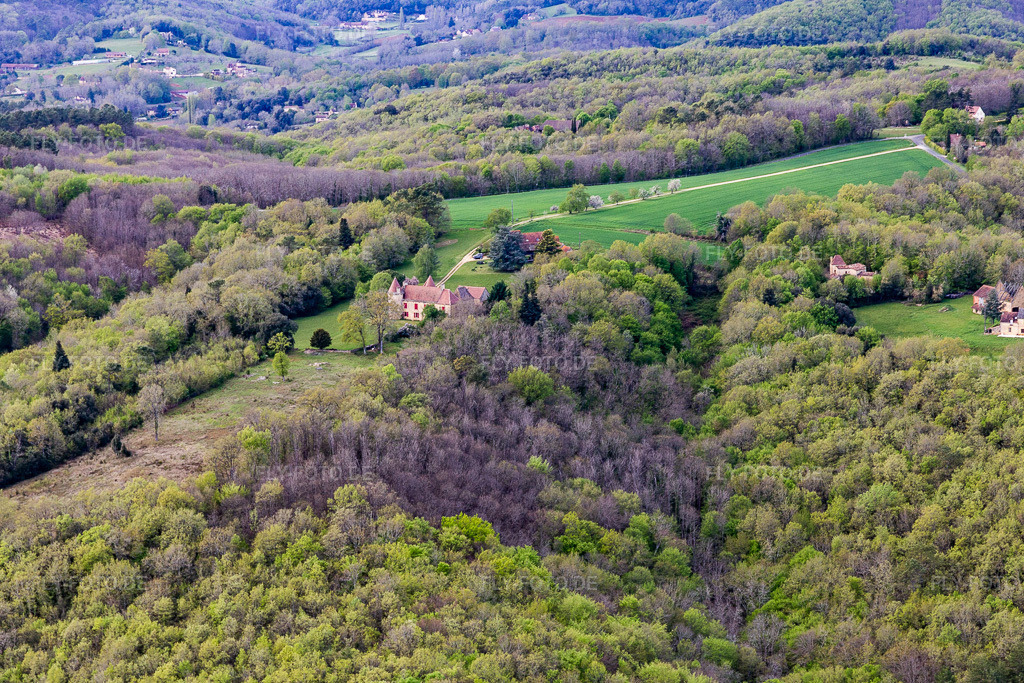 Luftbild: Ortsansicht in Vitrac im Bundesland Dordogne in Frankreich. Foto: IMG_113416.jpg vom 16.04.2019 durch Werner Riehm/FLY-FOTO.de