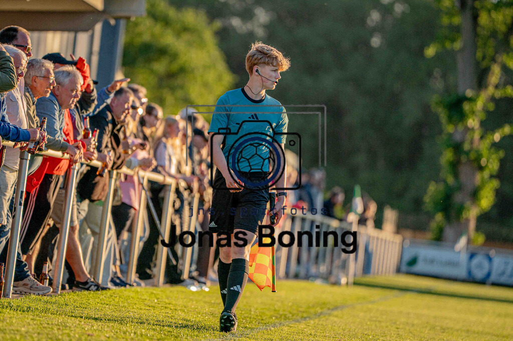 Fußball I Herren I Saison 2025-2026 I Bezirksliga Weser-Ems 4 I 20. Spieltag I TuS Lutten - VfL Oythe I 18565 | jns.sportfotos - Realisiert mit Pictrs.com