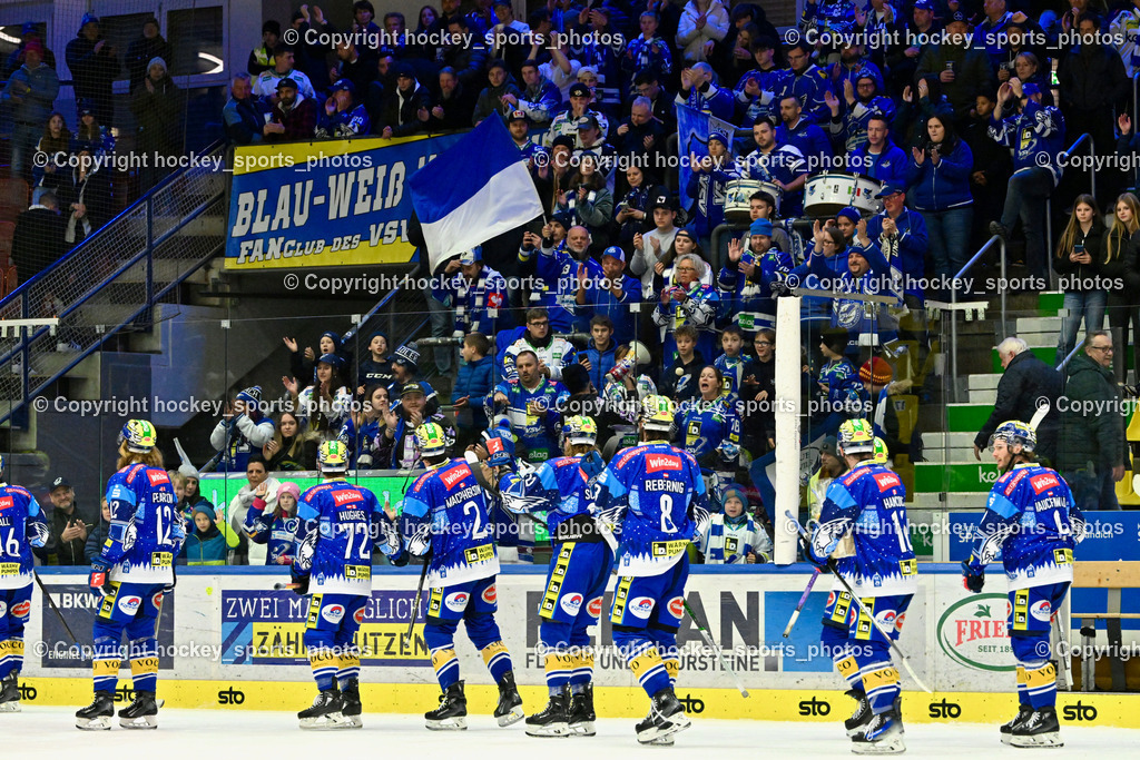 EC IDM Wärmepumpen VSV vs. Pioneers Vorarlberg | EC VSV Fans mit Mannschaft, Blauweiss Villach, Blue Devils Villach, EC IDM Wärmepumpen VSV vs. Pioneers Vorarlberg, EC IDM Wärmepumpen VSV vs. Pioneers Vorarlberg am 14.12.2024 in Villach (Stadthalle Villach), Austria, (Photo by Bernd Stefan)