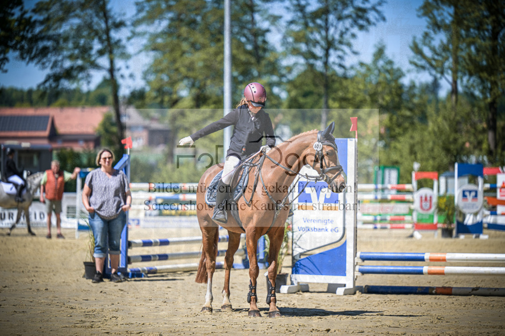 DOS_9396 | Entdecke hochwertige Reitturnierfotos von Foto Oger. Professionell, emotional und authentisch – jetzt Lieblingsmomente im Shop bestellen.Deutschlandweite Turnierfotografie. - Realisiert mit Pictrs.com