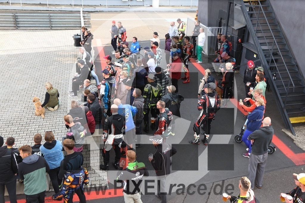 social-20250823_07954 | Schöne Erinnerungen an spannende Momente - das festzuhalten ist unser Job. PIXELrace.de ist seit 2003 auf den Rennstrecken Europas unterwegs um die Action draußen beim Fahren und die wunderbare Stimmung imm Fahrerlager für euch einzufangen.