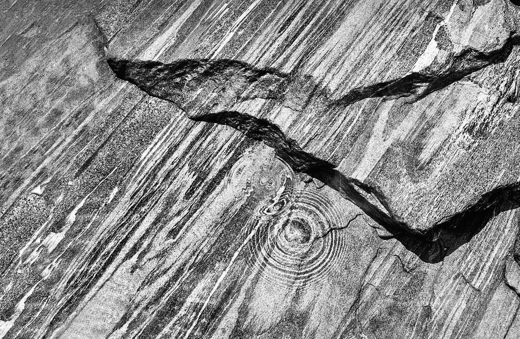 Steinwort_Verzasca_Einfall_1988_8330sw | schwarz-weiss, analogFoto, 
Valle Verzasca, Tessin