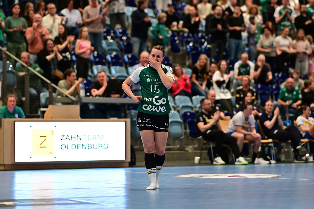 Handball I Frauen I Saison 2024-2025 I 1. HBF I Play-Off I Viertelfinale I VfL Oldenburg - HSG Blomberg-Lippe | Der Sportfotograf. - Realisiert mit Pictrs.com