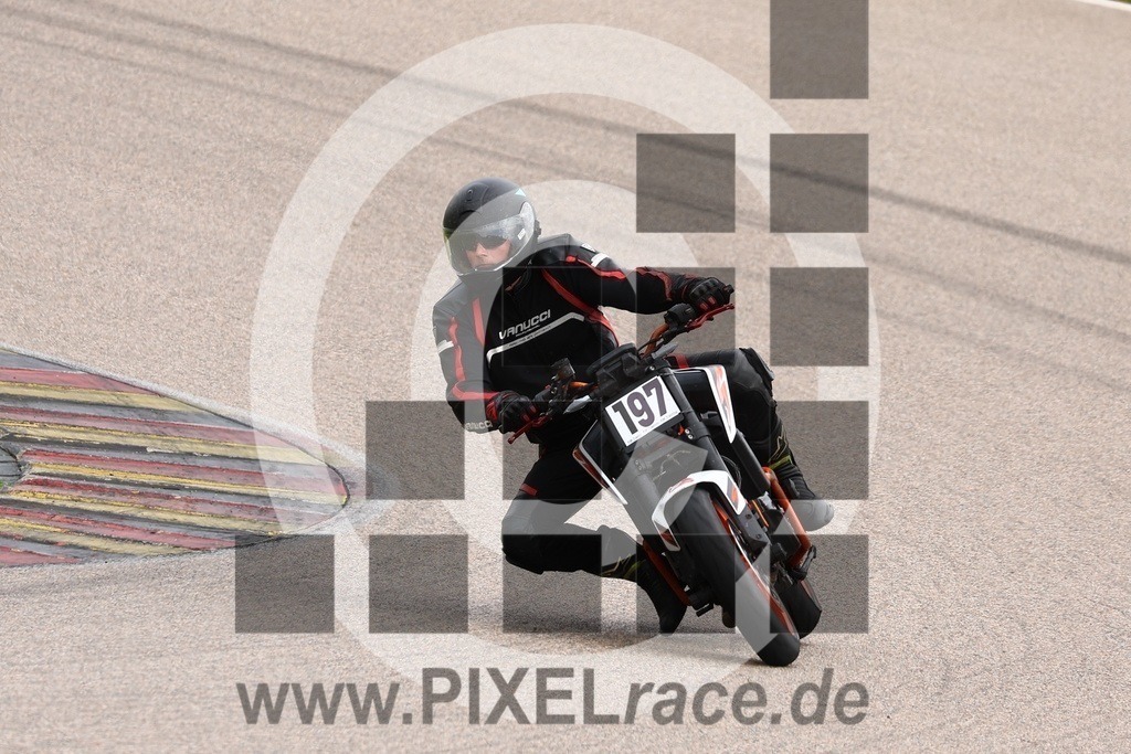 0197-20240527_03447 | Schöne Erinnerungen an spannende Momente - das festzuhalten ist unser Job. PIXELrace.de ist seit 2003 auf den Rennstrecken Europas unterwegs um die Action draußen beim Fahren und die wunderbare Stimmung imm Fahrerlager für euch einzufangen.