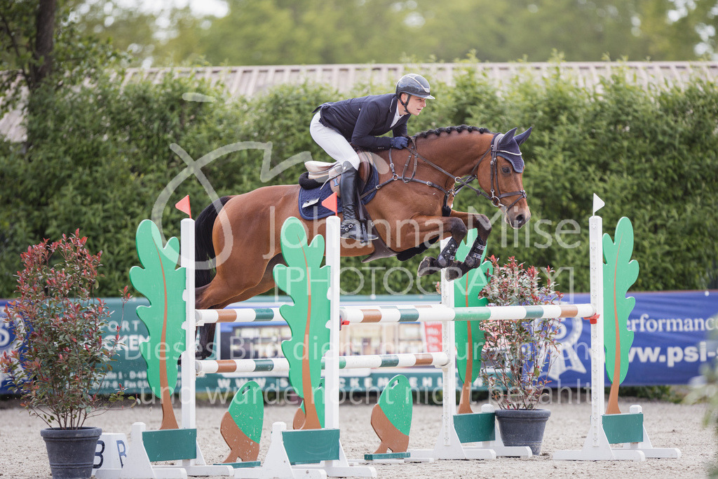 230516_Mühlen_05SprPf-L-520 | Deine schönsten Turniermomente als professionelle Fotos! Entdecke hochwertige Pferdesport-Fotografie im Online-Shop. Jetzt Fotos finden & bestellen!