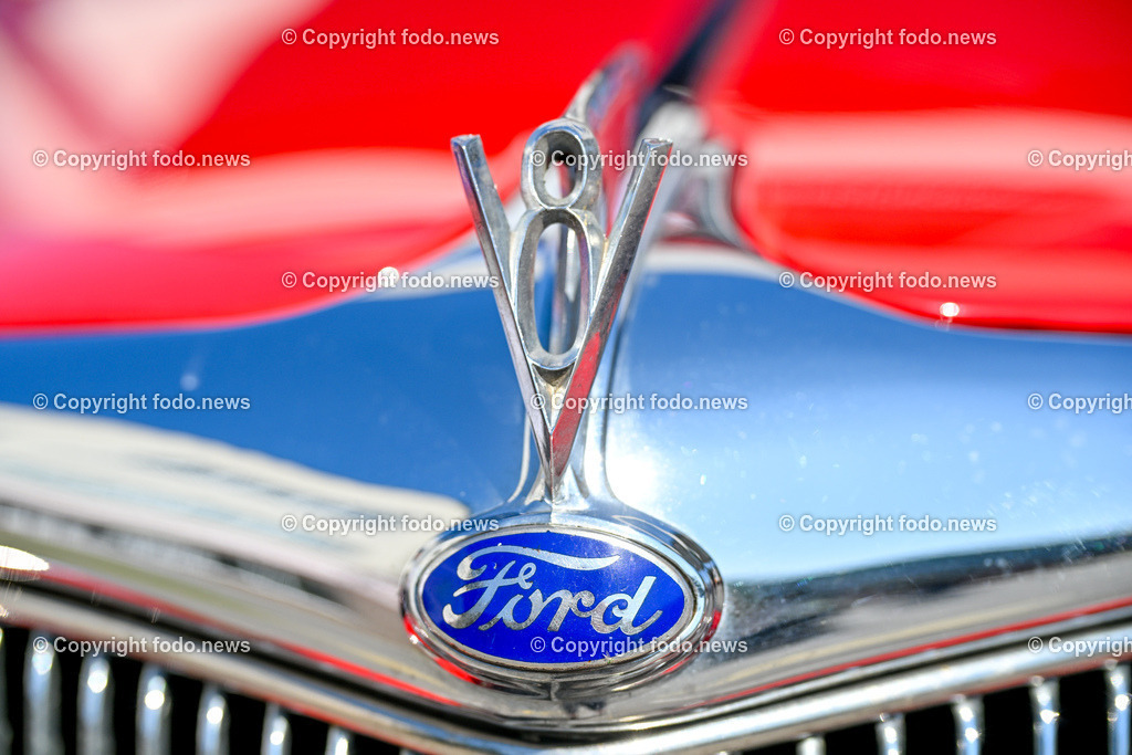 Slowakei_ Povazska Bystrica_ Veteran Tour Manin_ 14.06.2025-15 | 14.06.2025, Slowakei, SVK, Trenciansky kraj, Povazska Bystrica, im Bild Oldtimer Klub, Historische Fahrzeuge, Veteran Tour Manin, Auto, Alt, Besucher, Menschen, Feature, Symbolbild