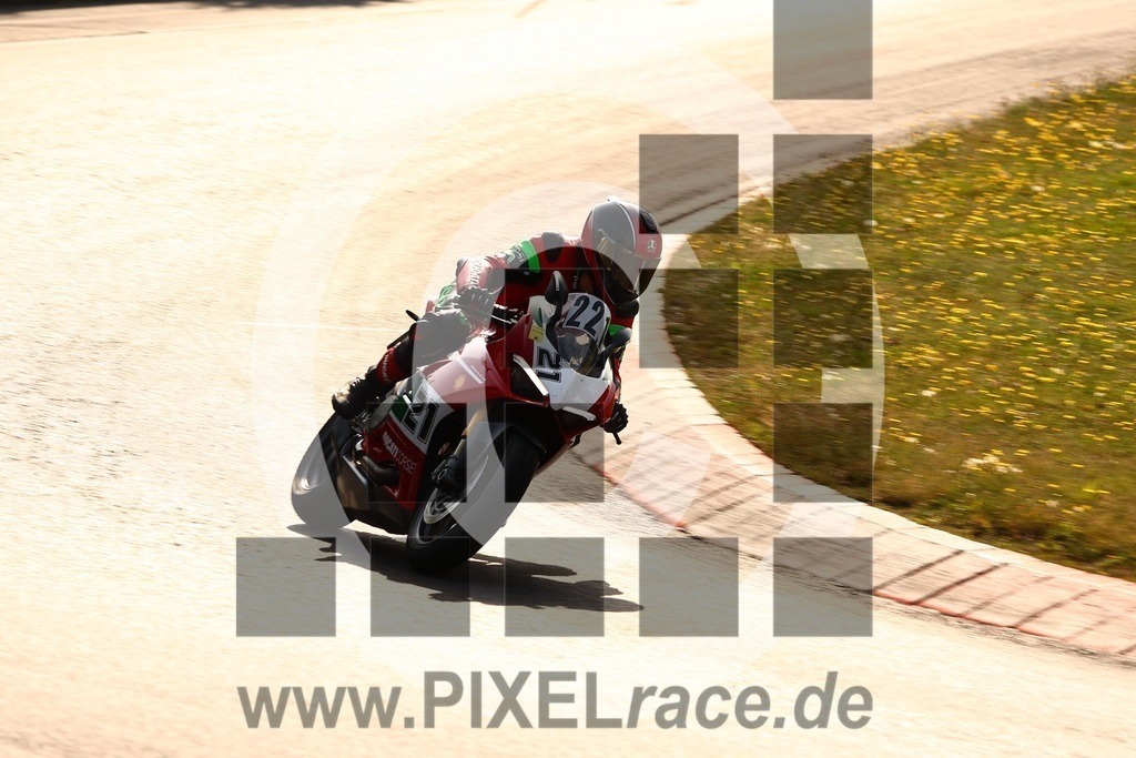 0221-20250814_03226 | Schöne Erinnerungen an spannende Momente - das festzuhalten ist unser Job. PIXELrace.de ist seit 2003 auf den Rennstrecken Europas unterwegs um die Action draußen beim Fahren und die wunderbare Stimmung imm Fahrerlager für euch einzufangen.