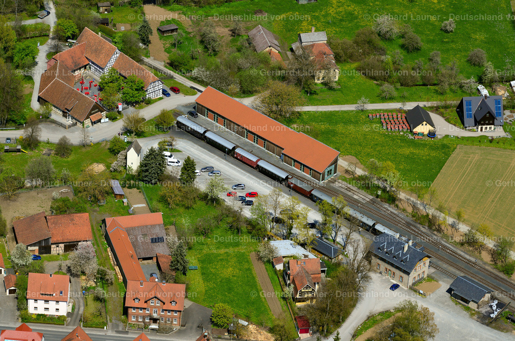 3600375 | Schwarzer Adler und Bahnhof Freilandmuseum, Fladungen