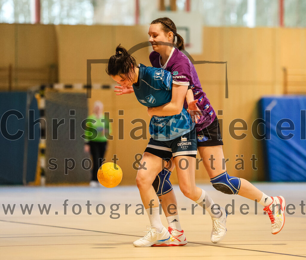 2024-03-09_032_SpVgg_Altenerding_gegen_Eintracht_Dachau-Karlsfeld | Erding, Deutschland, 09.03.2024:
Handball, Bezirksoberliga Frauen Altbayern 2023 / 2024, 17. Spieltag, SpVgg Altenerding gegen Eintracht Dachau-Karlsfeld, Endergebnis: 26:25

Lisa Brugger (TSV Eintracht Karlsfeld, #10), Julia Kranich (SpVgg Altenerding, #9)

Foto: Christian Riedel / fotografie-riedel.net