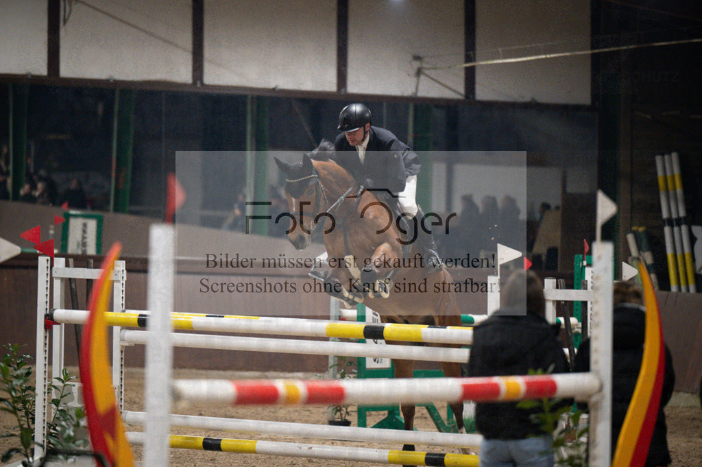 Hallenreittunier Voxtrup 2023 | Entdecke hochwertige Reitturnierfotos von Foto Oger. Professionell, emotional und authentisch – jetzt Lieblingsmomente im Shop bestellen.Deutschlandweite Turnierfotografie. - Realisiert mit Pictrs.com