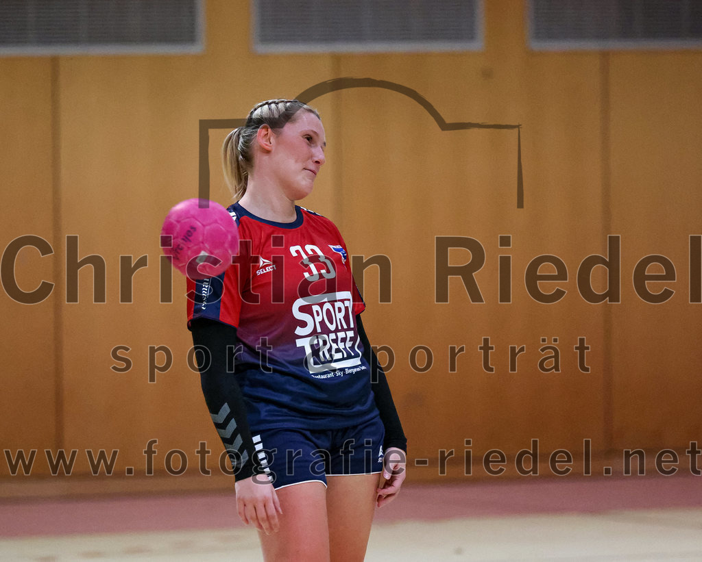 2022-11-19_078_SpVgg_Altenerding_gegen_HC_Donau-Paar | Erding, Deutschland, 19.11.2022:
Handball, Bezirksoberliga Frauen Altbayern 2022 / 2023, 5. Spieltag, SpVgg Altenerding gegen HC Donau/Paar, Endergebnis: 22:33

Lisa Günther (HC Donau/Paar, #33)

Foto: Christian Riedel / fotografie-riedel.net