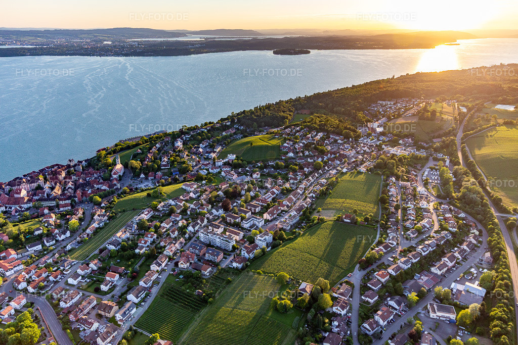 Luftbild:  in Meersburg im Bundesland Baden-Württemberg in Deutschland. Foto: IMG_132148.jpg vom 26.05.2022 durch Werner Riehm/FLY-FOTO.deStadt Meersburg