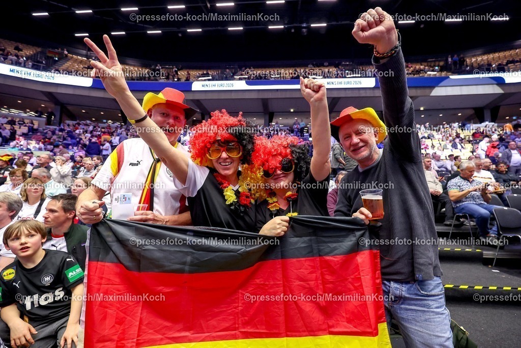 EHF19012602087 | 19.01.2026, Handball, Men's EHF EURO 2026, Deutschland - Spanien, Jyske Bank Boxen in Herning, Dänemark, Preliminary Round: Gute Stimmung bei den Handballfans. Tausende deutsche Fas sind angereist und feuern die Mannschaft euphorisch an. 