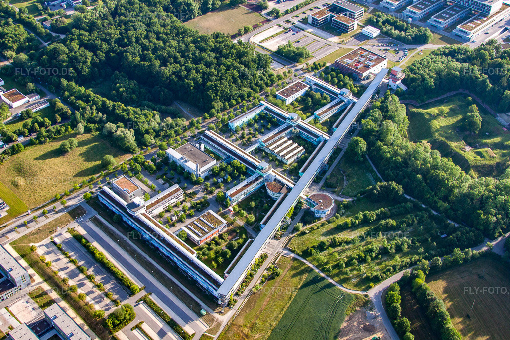 Luftbild: Campus- Universität Ulm im Ortsteil Eselsberg in Ulm im Bundesland Baden-Württemberg in Deutschland. – Foto: IMG_67178.jpg vom 08.06.2014 durch Werner Riehm/FLY-FOTO.de – Auflösung des Originals: 4752 x 3168 px