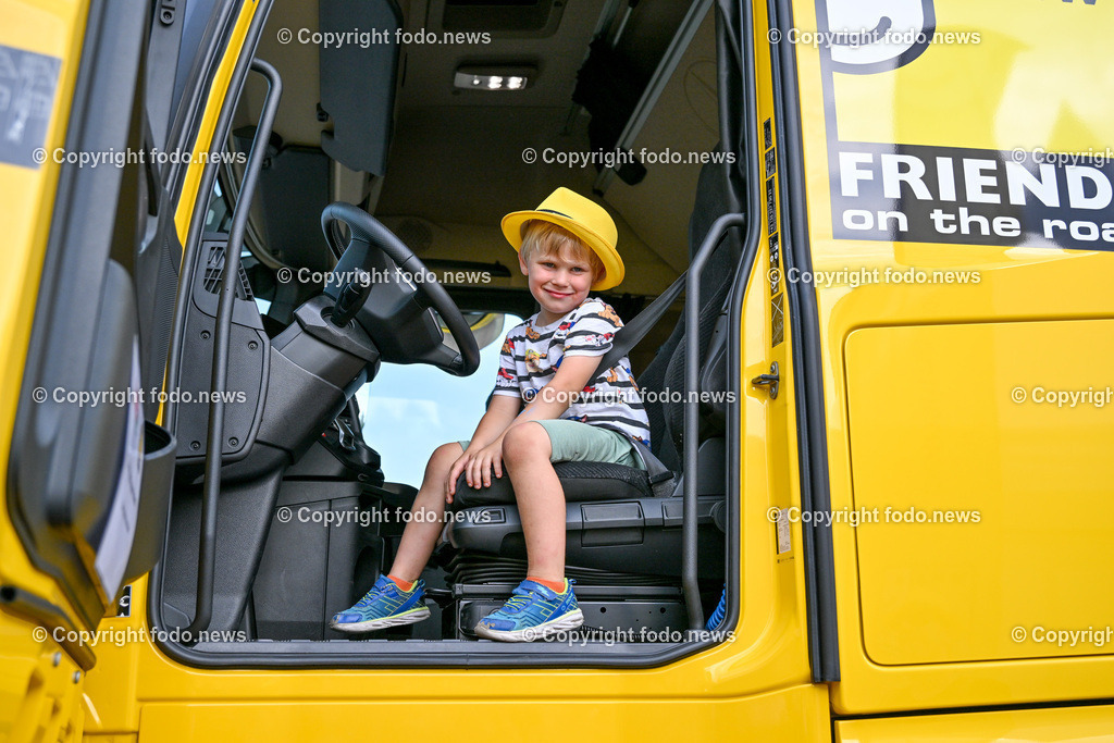 Linzer Kronefest 2023_ 18.08.2023-43 | 18.08.2023, Linzer Kronefest 2023, AUT, im Bild Linzer Kronefest 2023, Friends on the Road

Lian (6, aus Linz aber whft. in Wiesbaden/GER)