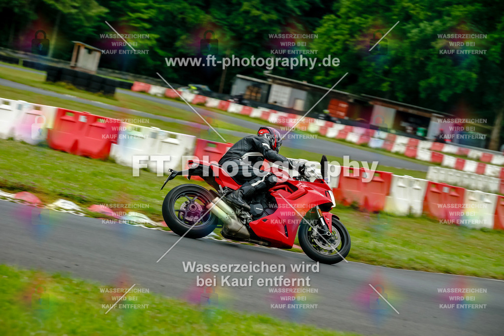 VBK-3519 | Hier findet Ihr Bilder von Touristenfahrten auf der Nürburgring Nordschleife oder von anderen Veranstaltungen die ich besucht habe. Viel Spass beim Durch Schauen 