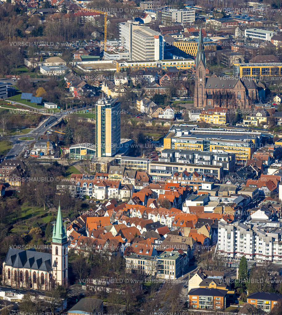 Luenen230204594 | Luftbild, Altstadt Silberstraße Roggenmarkt mit roten Dächern, City mit Rathaus Stadt Lünen, kath. Herz-Jesu-Kirche Holtgrevenstraße, Kirche St. Marien, St. Marien Hospital, Lünen, Ruhrgebiet, Nordrhein-Westfalen, Deutschland