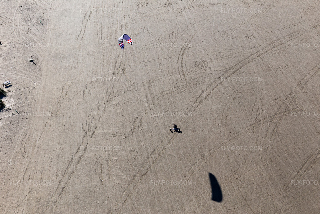 Aerial view: Buggies and kiteboarders on the sandy beach in Fanø in the state South Denmark, Denmark.Photo: IMG_118638.jpg taken on 09/21/2019 by Werner Riehm/FLY-FOTO.comResolution of the original: 5472 x 3648 px