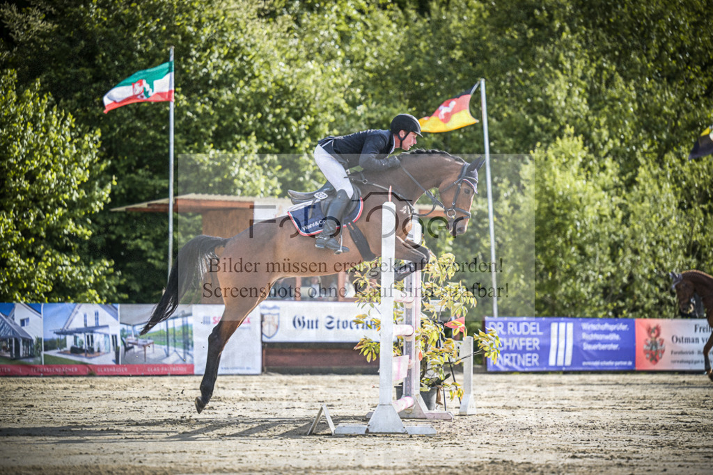DOS_0074 | Entdecke hochwertige Reitturnierfotos von Foto Oger. Professionell, emotional und authentisch – jetzt Lieblingsmomente im Shop bestellen.Deutschlandweite Turnierfotografie. - Realisiert mit Pictrs.com