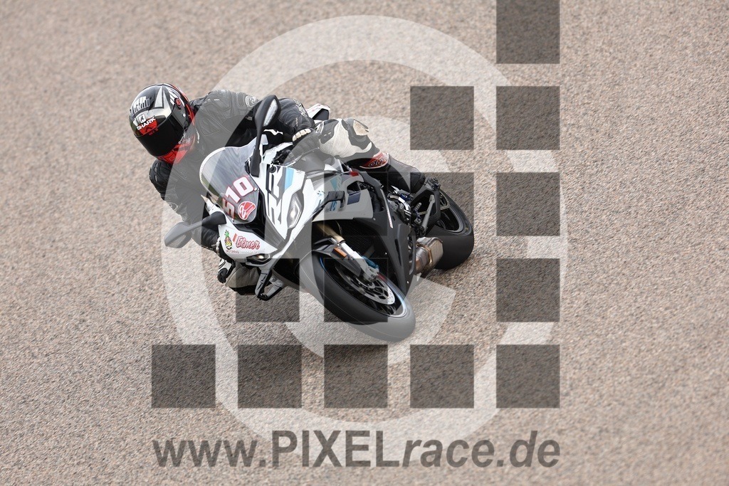 0510-20240527_00384 | Schöne Erinnerungen an spannende Momente - das festzuhalten ist unser Job. PIXELrace.de ist seit 2003 auf den Rennstrecken Europas unterwegs um die Action draußen beim Fahren und die wunderbare Stimmung imm Fahrerlager für euch einzufangen.