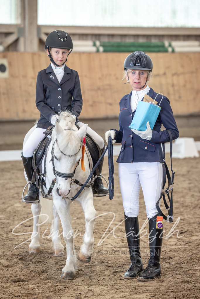 20251011-_3LI8805 | Tierfotografie Pferde, Hunde, Katzen, Haustiere.
Turnierfotografie Reitturniere, Reiten, Springreiten, Dressur in Hanau, dem Main-Kinzig-Kreis und dem Rhein-Main- Gebiet um Frankfurt