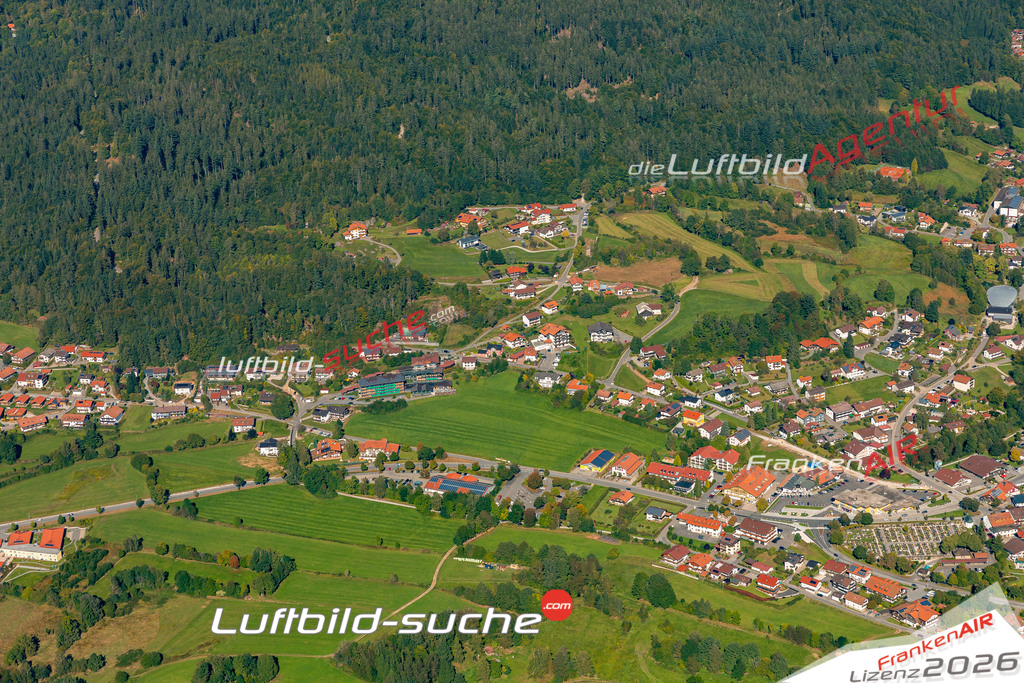 Das Luftbild der Stadt Bodenmais wurde 2021 vom Flugzeug heraus erstellt (keine Drohne) Aufnahmehöhe ca.450 Meter- hohe Bildauflösung und Druck-Qualität garantiert!