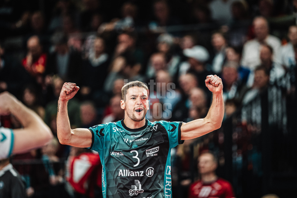 Volleyball | Herren | Saison 2025/2026 | 1. Volleyball Bundesliga Männer | DVV Pokal Halbfinale | SVG Lüneburg vs. SWD powervolleys Düren | 16.12.2025 | Joris Berkhout (#3, SWD powervolleys Düren) jubelt