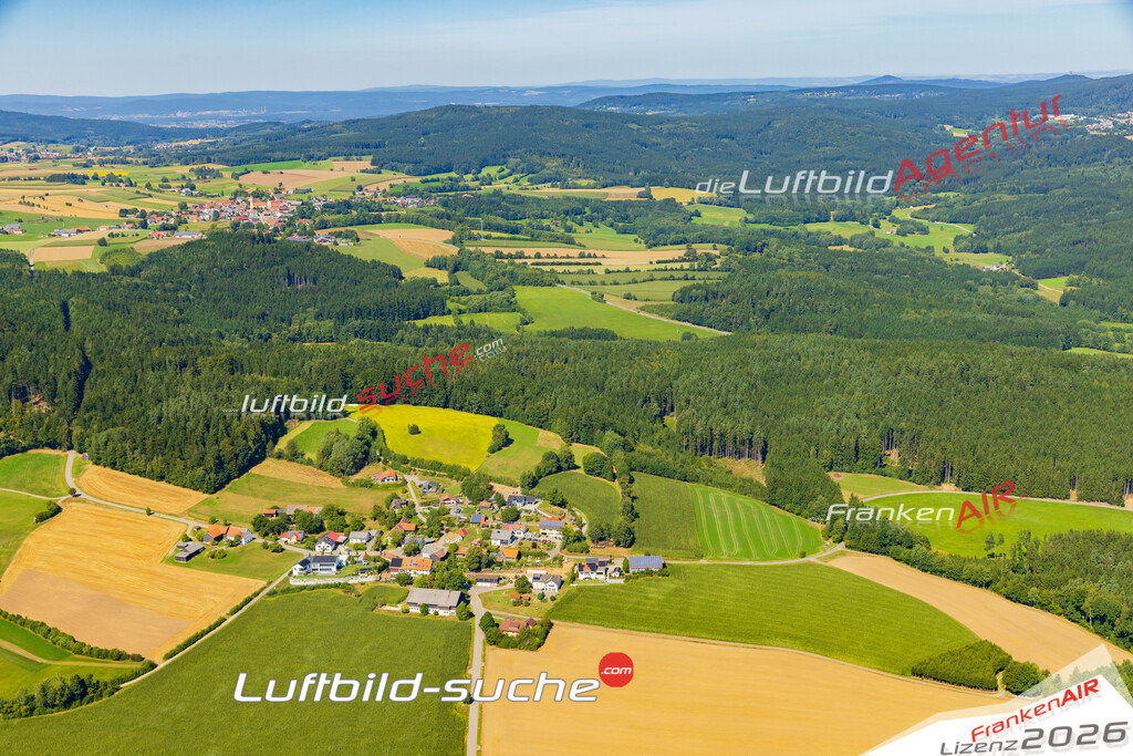 Klassische Luftaufnahme ohne Drohne zeigt:Kagern bei Tiefenbach - Die Luftbildaufnahme wurde 2025 vom UL-Flugzeug heraus erstellt ( keine Drohne ) - Hochauflösende Luftaufnahme -Nicht vergleichbar mit Google Maps oder Satelittenbilder- Die Geschenkidee !Mit Lizenz und Bildrechte bestellbar