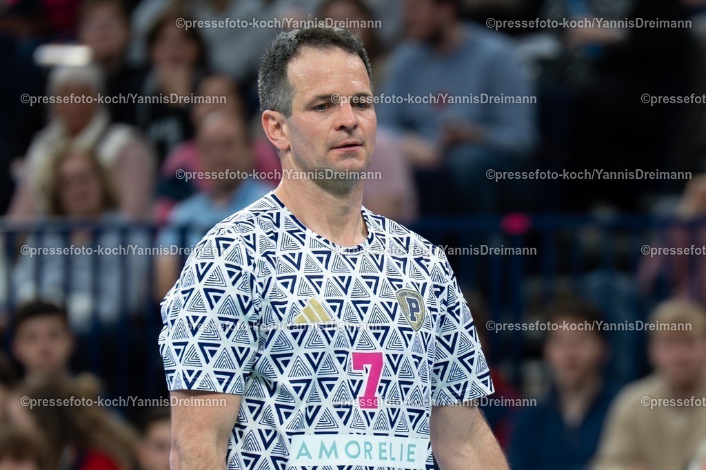 xydr10042502056 | 10.04.2025, xydrx, Handball, Abschiedsspiel Johannes Bitter und Pascal Hens, Team Jogi - Team Pommes, Barclays Arena Hamburg: Matthias Flohr (Team Pommes #7)