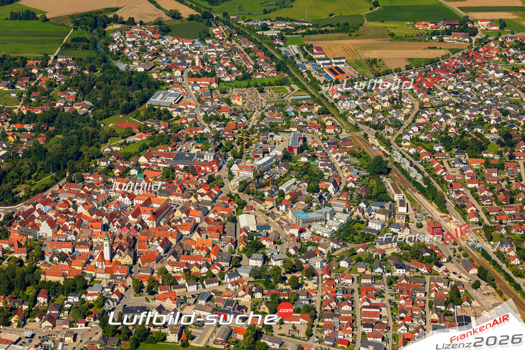 Luftaufnahme der Stadt Abensberg - Die Luftaufnahme wurde 2025 vom UL-Flugzeug heraus erstellt ( keine Drohne ) - Hochauflösende Luftaufnahme - für professionelle Ausdrucke geeignet. Die Geschenkidee !Mit Lizenz und Bildrechte bestellbar