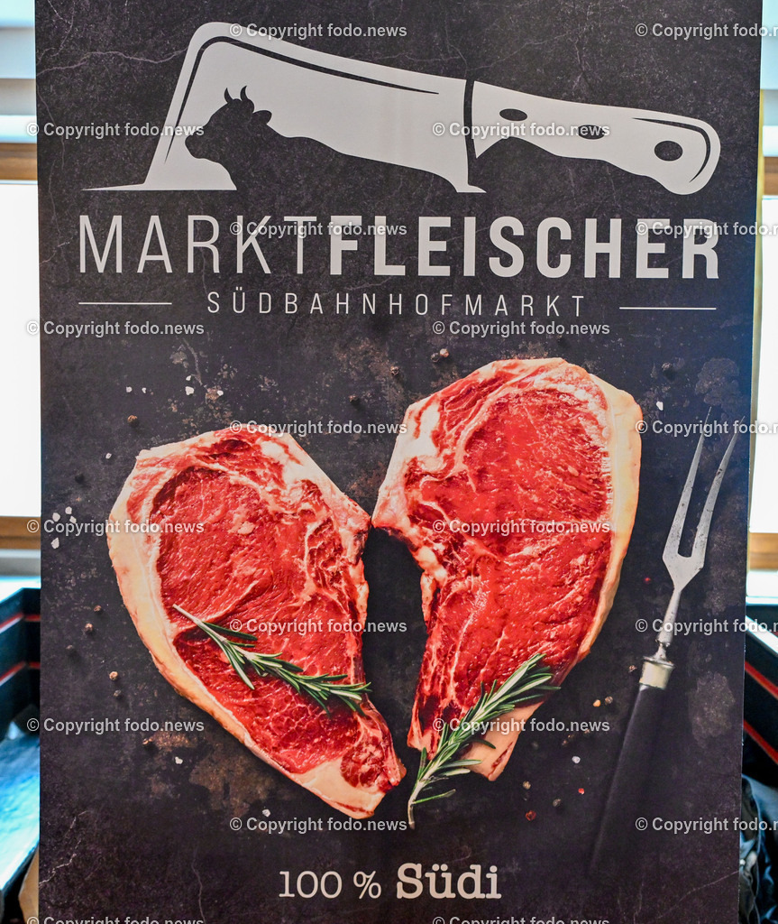 Fleischerei Fischelmaier_ Pabneukirchen_ 03.04.2024-47 | 03.04.2024, Pabneukirchen, AUT, Fleischerei Fischelmaier, im Bild Marktfleischer, Logo, Schild, Suedi