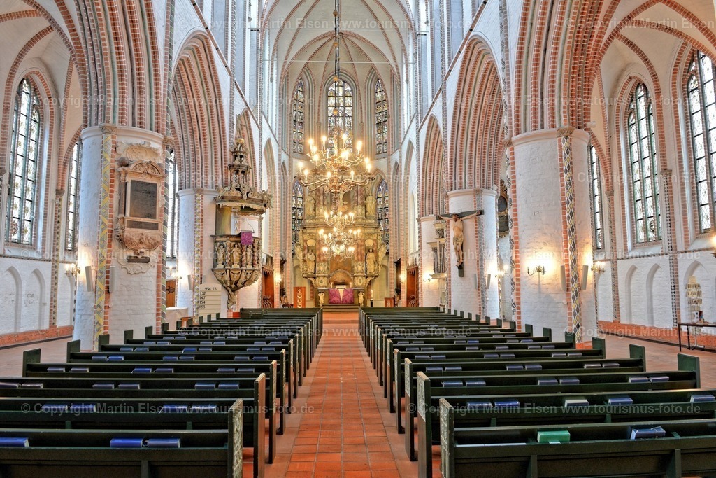 Buxtehude_ELS_1440aa | Buxtehude - Aufnahmedatum: 27.11.2013, Aufnahmehöhe:  m, Koordinaten:  - , Bildgröße: 7360 x  4912 Pixel - Copyright 2013 by Martin Elsen, Kontakt: Tel.: +49 157 74581206, E-Mail: info@schoenes-foto.deSchlagwörter:Foto,Tourismus,Kirche,Rathaus,NSB,Museum,Vivienstraße,Hafen,Nachtaufnahmen,BSV,Handball,Fleth, - Realisiert mit Pictrs.com