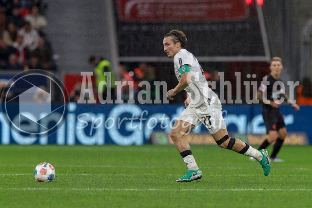 Bayer 04 Leverkusen vs Borussia Mönchengladbach - Bundesliga  | Leverkusen, Deutschland, 21.09.25:   Rocco Reitz (Borussia Mönchengladbach) in Aktion am Ball, Einzelaktion waehrend des Spiels der Bundesliga zwischen  Bayer 04 Leverkusen vs Borussia Mönchengladbach in der BayArena(Foto von Brauer-Fotoagentur / Adrian Schlueter)