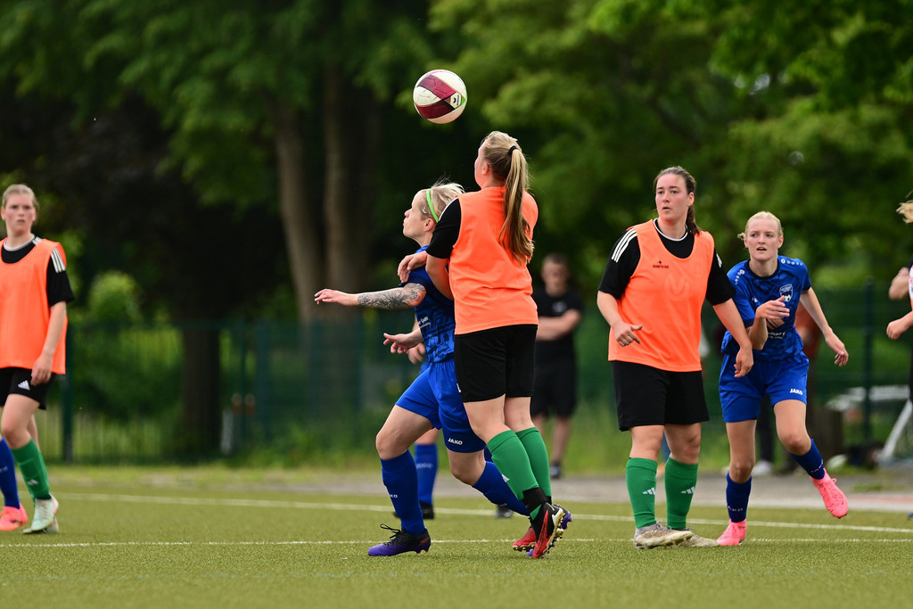 Fußball I Frauen I Saison 2024-2025 I Bezirksliga I 22. Spieltag I FSG 3 Meilen Altes Land - VfL Wingst | Der Sportfotograf. - Realisiert mit Pictrs.com