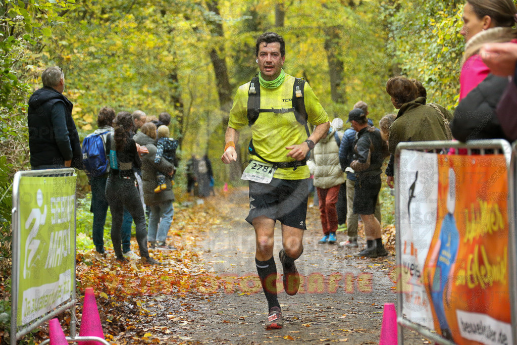 251026_1303_EX1_2371 | Sportfotografie im Rhein-Sieg Kreis, Köln, Bonn, NRW, Rheinland Pfalz, Hessen, etc. Unser Tätigkeitsfeld umfasst den Laufsport vom Volkslauf über den Marathon, Duathlon, Triathon bis zum Ultralauf wie Kölnpfad Ultra oder Schindertrail.
