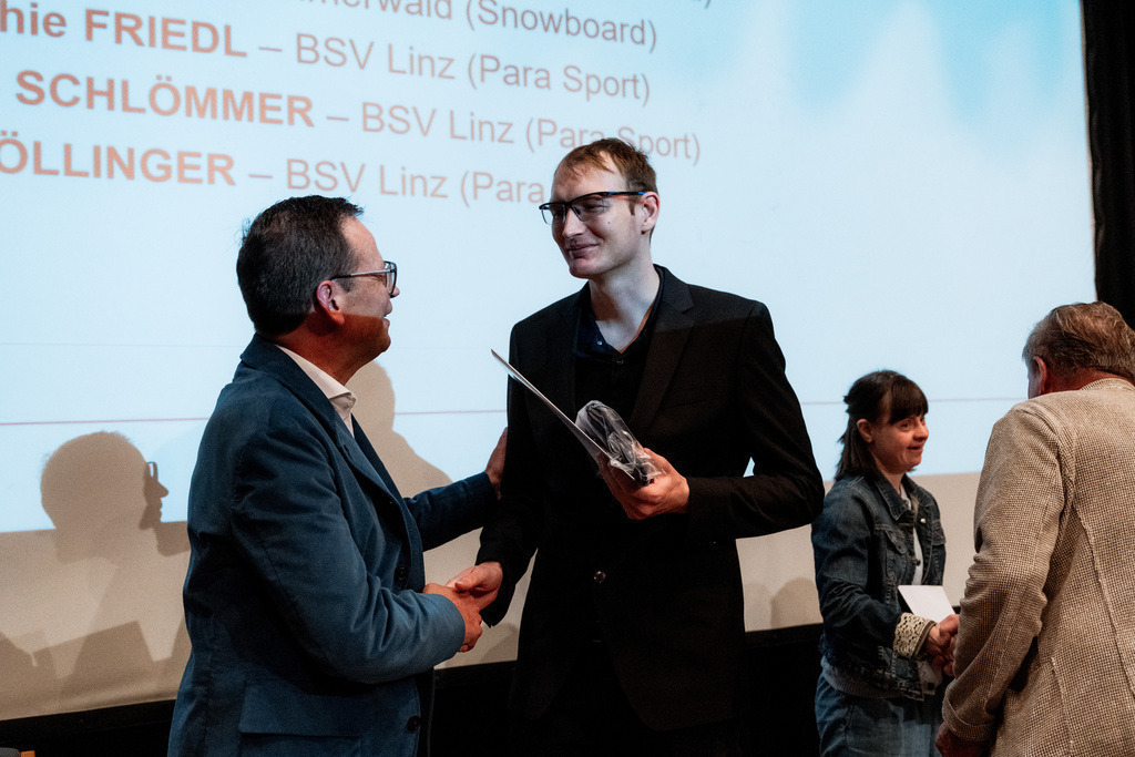 SR503341 | Media Hub Simon Reisinger - Realisiert mit Pictrs.com