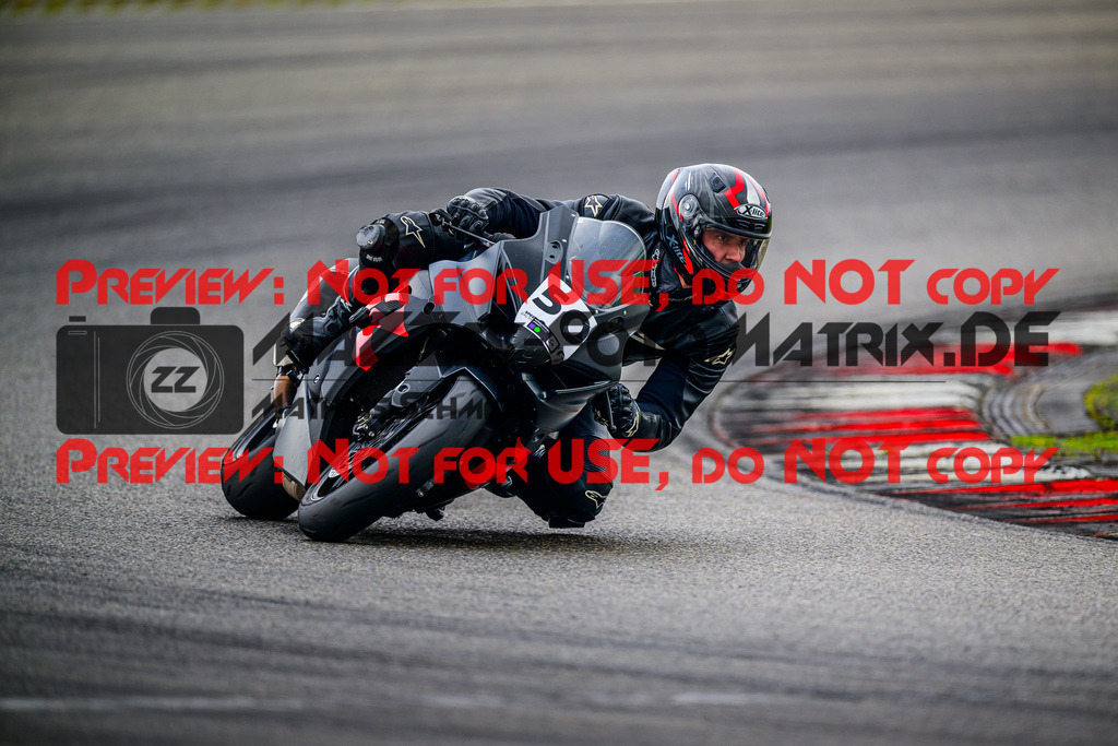 MaZZes_FotoMatrix_240717_6007705_4787 | WEISS