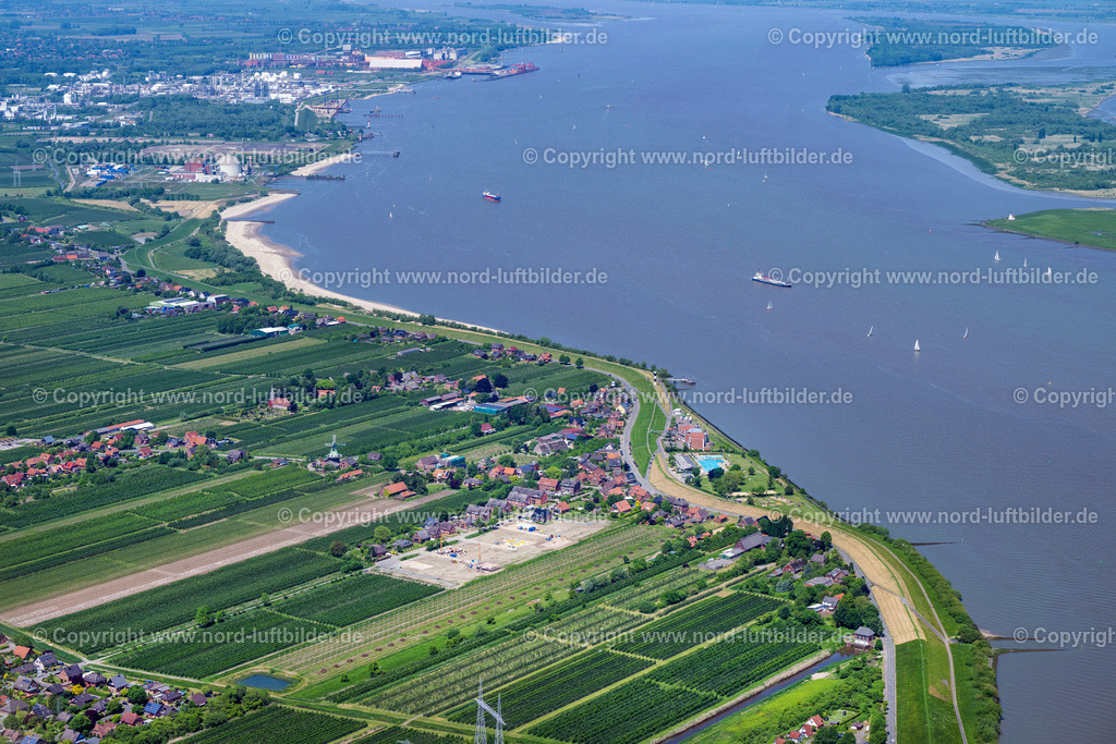 Twielenfleth_ELS_7470280523 | HOLLERN-TWIELENFLETH 28.05.2023 Sandstrand- Landschaft entlang des Ufer- Flußverlaufes " der Elbe " in Hollern-Twielenfleth im Bundesland Niedersachsen, Deutschland. // Sandy beach landscape along the banks of the river " of the River Elbe " in Hollern-Twielenfleth in the state Lower Saxony, Germany. Foto: Martin Elsen