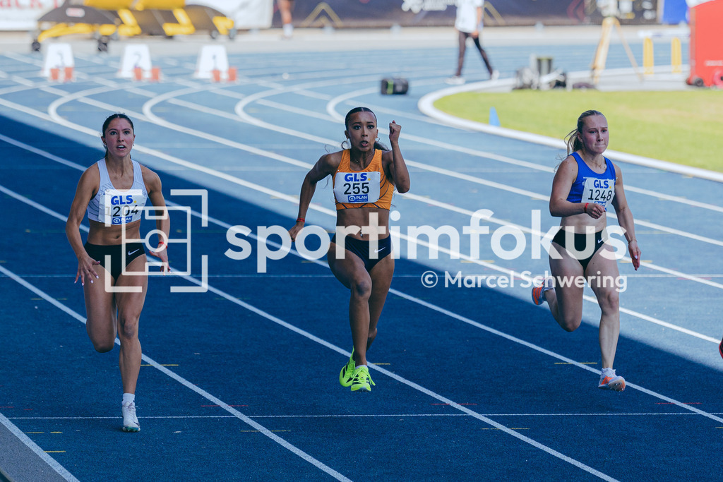 Deutsche Meisterschaften U20 / U16 2026 | Helena Allegra Bendig, TuS Lichterfelde, 255,  Luisa Jose, SV GO! Saar 05, 1204, Anna Sophie Pech, LAC Erdgas Chemnitz, 1248, 100-Meter-Lauf, Deutsche Meisterschaften der U20 &amp; U16 2026, Lohrheidestadion Bochum-Wattenscheid, 11.07.2026. Foto: Marcel Schwering / sportimfokus - Realisiert mit Pictrs.com