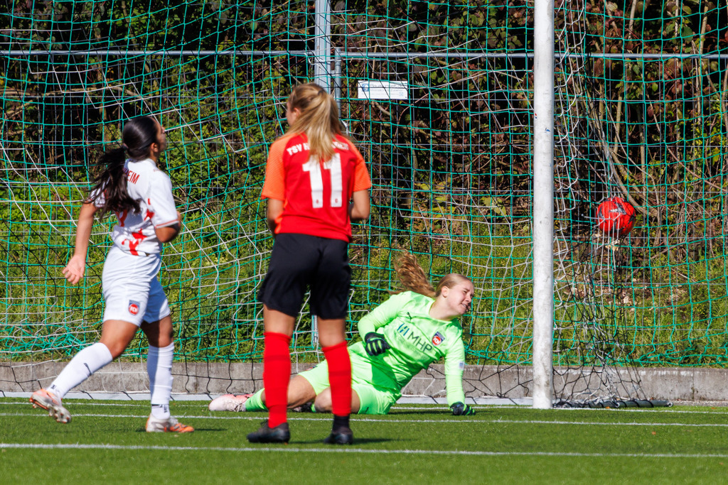 FCHHÜT_251003_4207 | 1.FC Heidenheim 1846 II vs. TSV Hüttlingen, Fußball, Frauen, Bezirkspokal, 2025/2026, 1.Runde, 03.10.2025 in Mergelstetten, Sportplatz 2(Foto: Michael Bulling) - Realisiert mit Pictrs.com