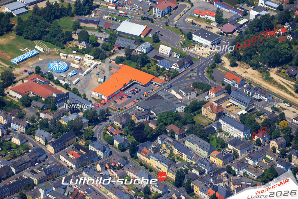 Die Luftaufnahme der Stadt Wunsiedel wurde vom UL-Flugzeug heraus erstellt ( keine Drohne )- hohe Auflösung für beste Qualität