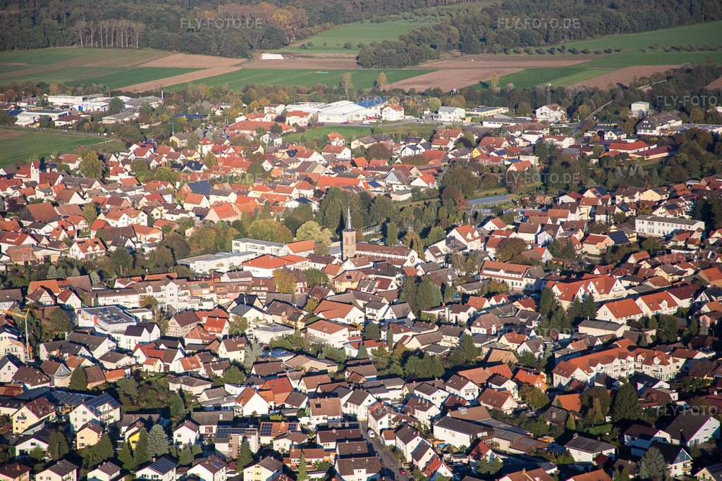Luftbild: Ortsansicht der Straßen und Häuser der Wohngebiete in Lorsch im Bundesland Hessen in Deutschland. Foto: IMG_074976.jpg vom 18.10.2014 durch Werner Riehm/FLY-FOTO.de