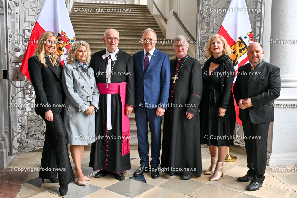 Eroeffnung der Bruckner Ausstellung im Stift St. Florain_ 03.05.2024-6 | 03.05.2024, St. Florian, AUT, Augustiner Chorherrenstift St. Florian, Eroeffnung der Bruckner Ausstellung, im Bild Nina Kraft (Moderatorin), Charlotte Hermann (Praesidentin der Israelitischen Kultusgemeinde in Linz), Johannes_Holzinger  (Propst des Augustiner-Chorherrenstift Sankt Florian), LH Thomas Stelzer (VP, Landeshauptmann Ooe), Manfred Scheuer (Bischof der Dioezese Linz), Katharina Hofmann
(Schauspielerin), Bernd Schuetzeneder (VP, Bgm. St. Florian)