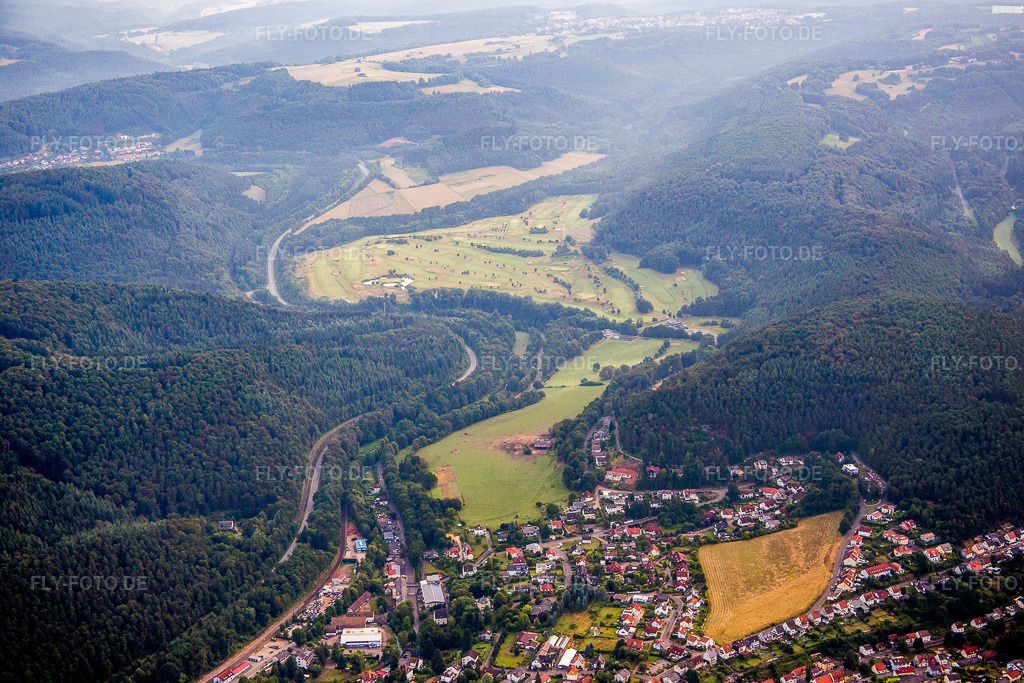 Luftbild: Gelände des Golfplatz Golf-Club Pfälzerwald e.V im Ortsteil Burgalben in Waldfischbach-Burgalben im Bundesland Rheinland-Pfalz in Deutschland. Foto: IMG_091899.jpg vom 16.07.2016 durch Werner Riehm/FLY-FOTO.de