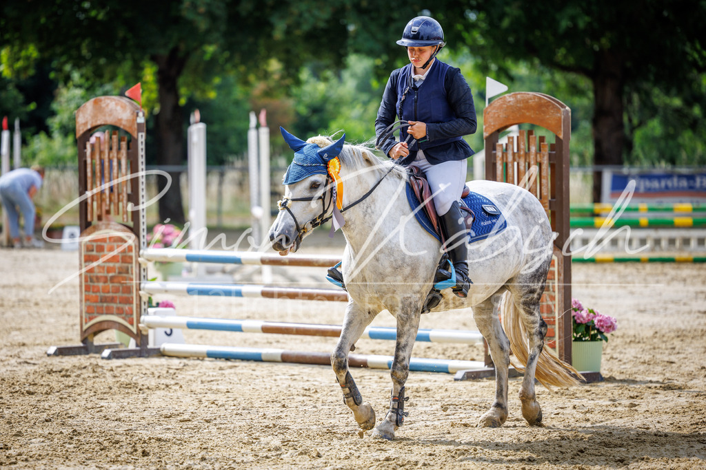 20260705-_3LI4107 | Tierfotografie Pferde, Hunde, Katzen, Haustiere.
Turnierfotografie Reitturniere, Reiten, Springreiten, Dressur in Hanau, dem Main-Kinzig-Kreis und dem Rhein-Main- Gebiet um Frankfurt