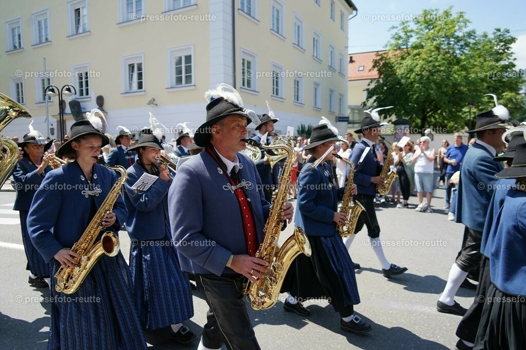 21e-STANZACH-Bundesmusikfest-2023-Juni16-Reutte-DSC06629 | Info aus dem Bezirk Reutte/Ausserfern Tirol sowie eine umfangreiche Bilddatenbank über die gesamte Region: Lechtal, Talkessel Reutte, Tannheimertal, Zwischentoren. Lech, Plansee, Zugspitze, Grenztunnel, B179, Fernpassstraße, Verkehr, Lawinen, Tradition, - Realisiert mit Pictrs.com