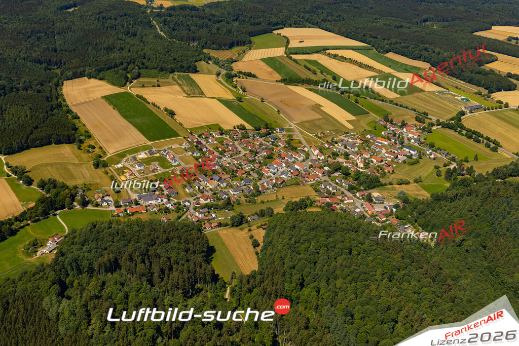 Die Luftaufnahme Edenhausen - Krumbach wurde 2022 vom Flugzeug aus (keine Drohne) erstellt. Hohe Auflösung -für große Poster und Wandbilder geeignet - Garantiert!