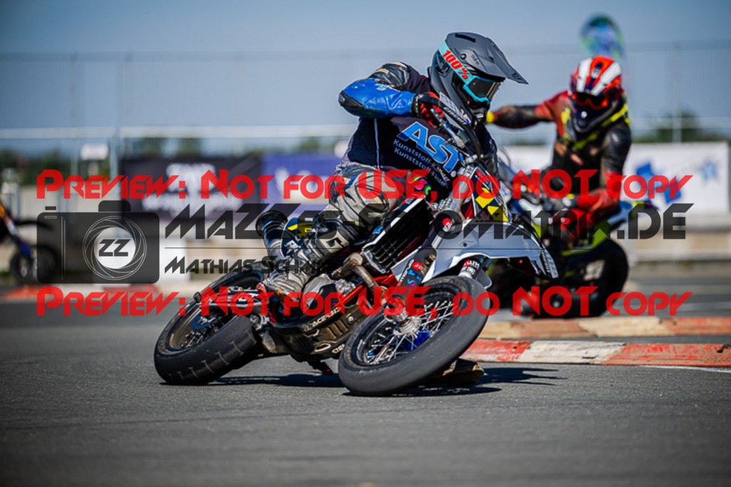 MaZZes_FotoMatrix_220903_0548 | UE40